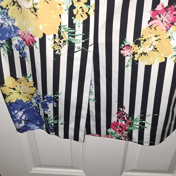 New York and Company Skirt - Picture 7 of 9